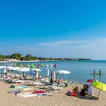 Sad Cr *