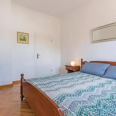 Apartment Sad Cr *