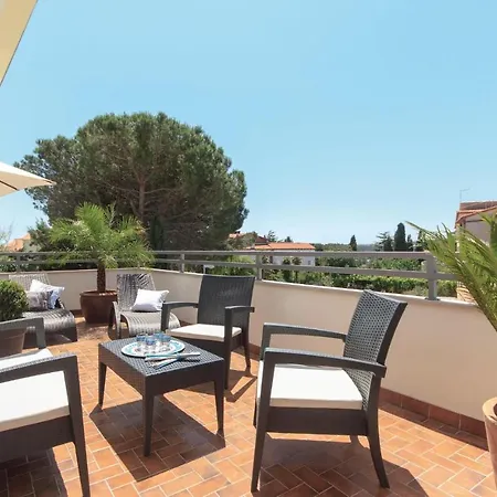 Apartment 4 Bedroom Gorgeous In