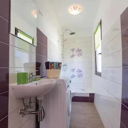 Apartment 4 Bedroom Gorgeous In Medulin