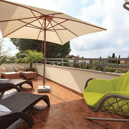 4 Bedroom Gorgeous In Apartment *