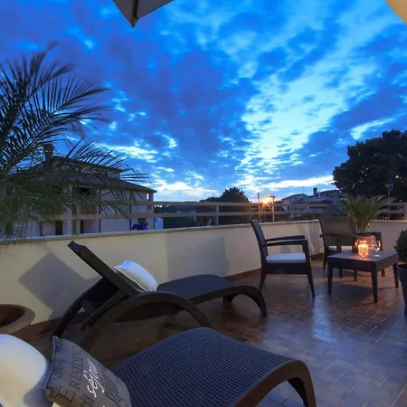 4 Bedroom Gorgeous In Apartment *