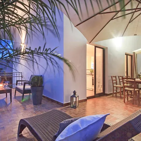 4 Bedroom Gorgeous In Apartment *